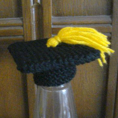 Mortar-Board-Innocent-Smoothie-Hat-Pattern