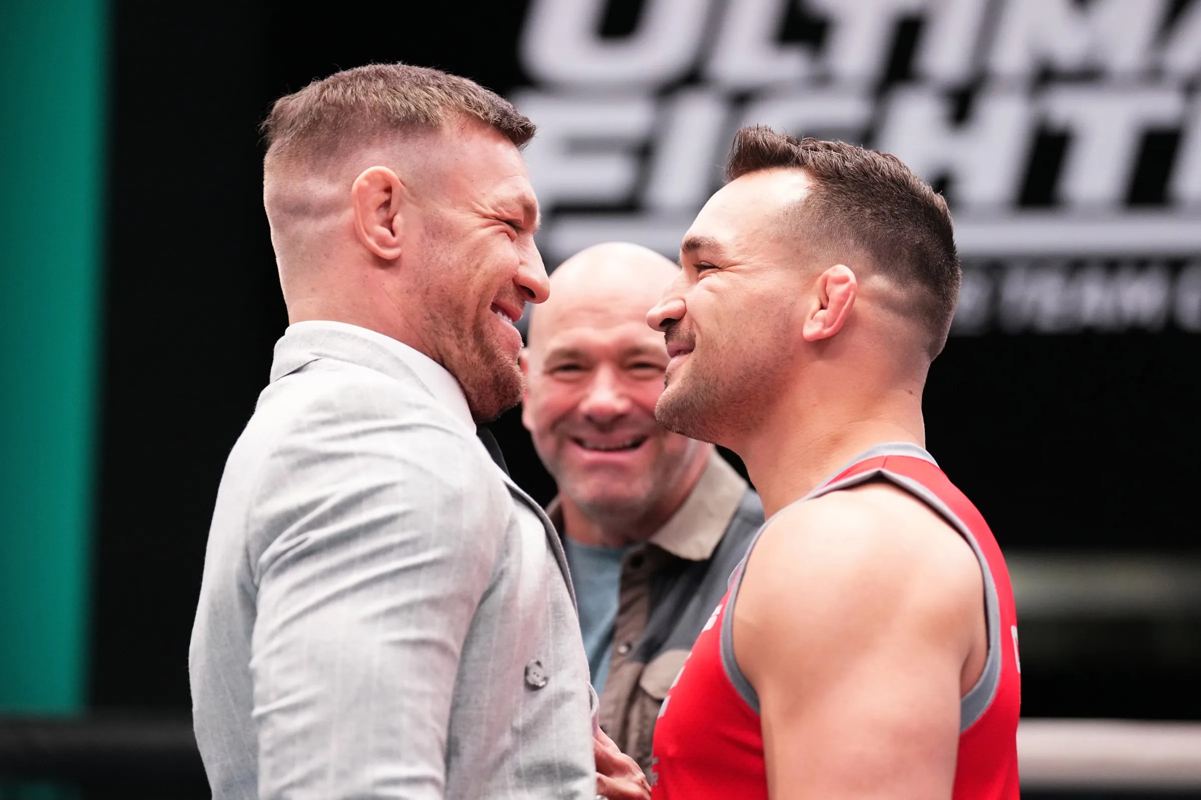 コナーマクレガーは、歴史的なUFCホワイトハウスイベントでマイケルチャンドラーとの試合を確認します