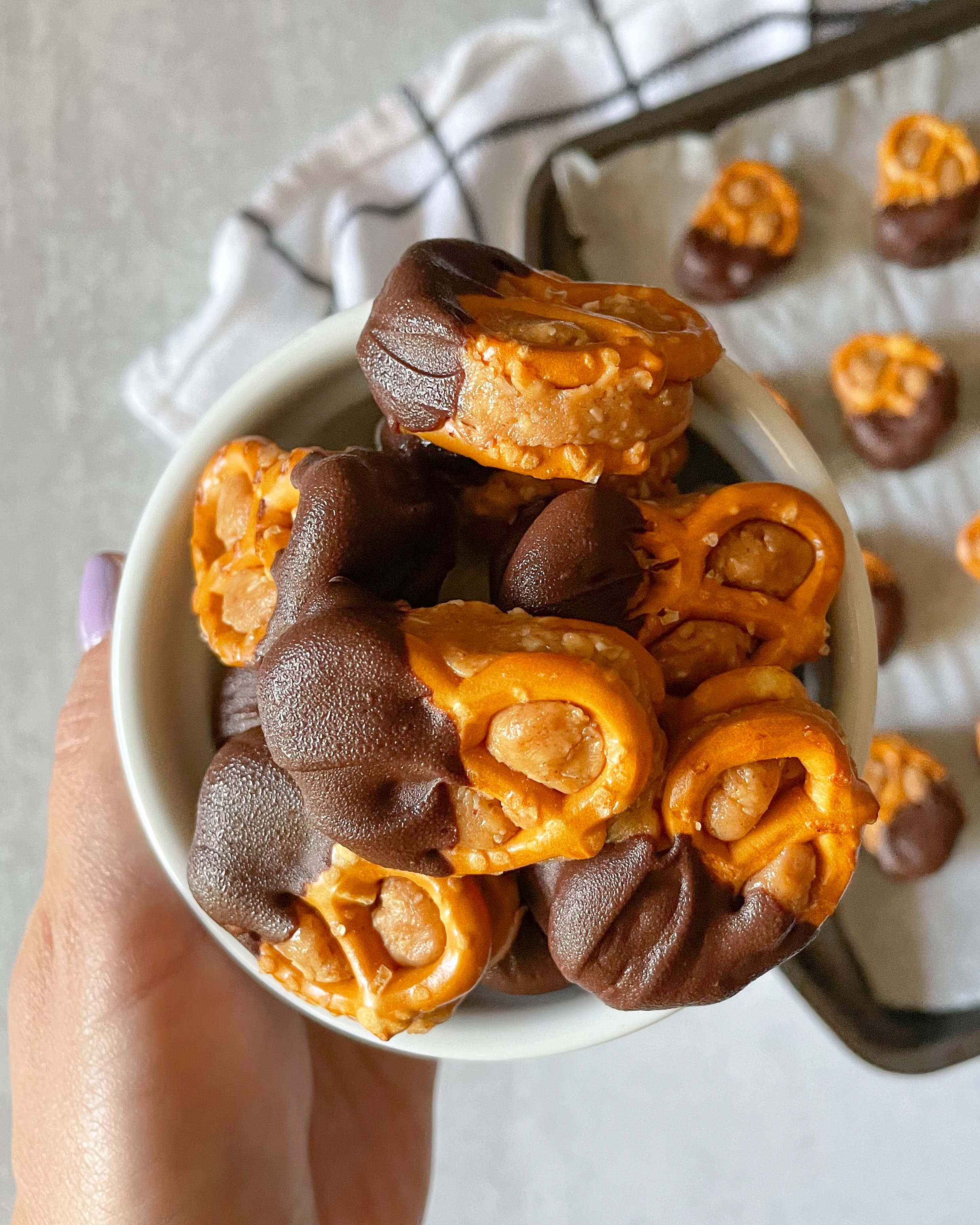 peanut butter pretzel bites