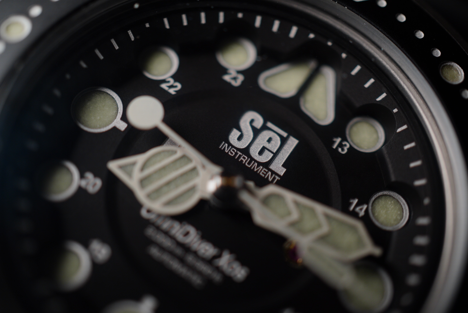 SēL Omnidiver XOS 42 Review | An Oilfield-Tested Titanium Tool Watch