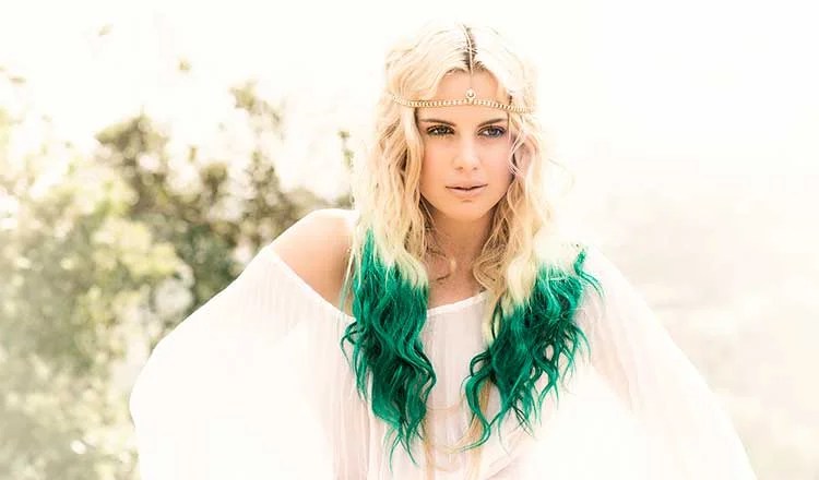 Home & Away's Susie Collins DIY Dip-dye Hair Do