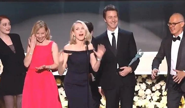 SAG Awards Thrills & Spills as Naomi Watts Trips