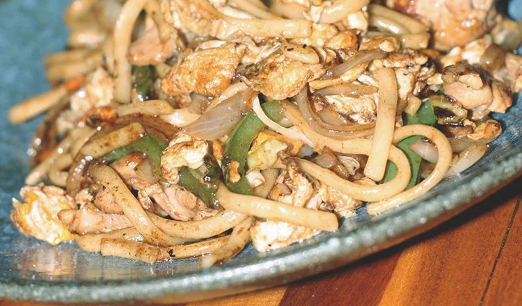 Fried Udon Noodles With Chicken Leg
