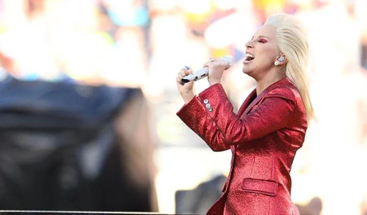 Watch Lady Gaga Get Bowie Tattoo For The Grammys