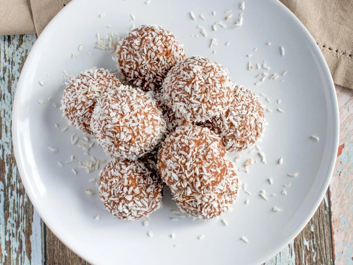 Healthy Apple and Date Protein Balls