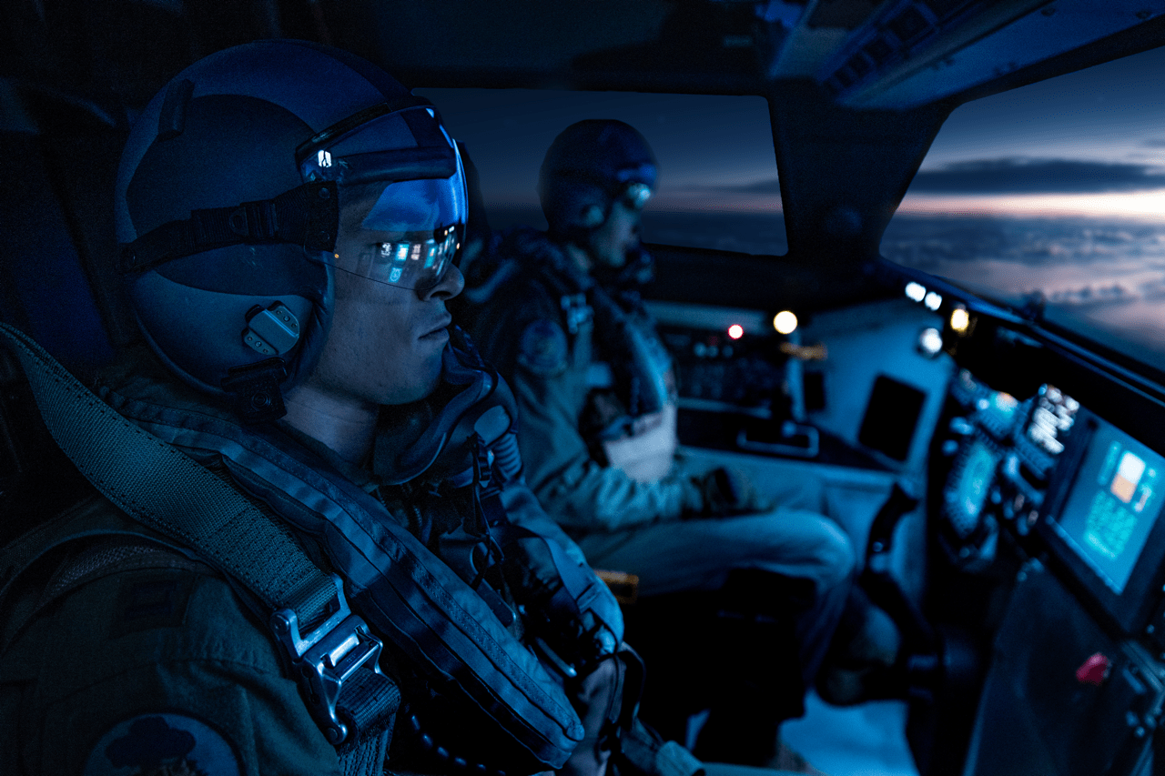 (L-R) Anthony Ramos as Major Daniel Gonzalez and Abubakr Ali as Specialist Dan Buck in A House of Dynamite. Cr. Eros Hoagland/Netflix © 2025.