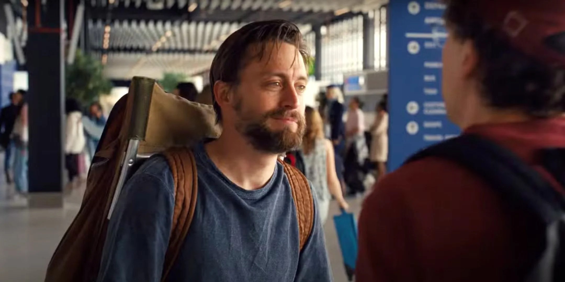 KIERAN CULKIN & JESSE EISENBERG IN A REAL PAIN. SEARCHLIGHT PICTURES
