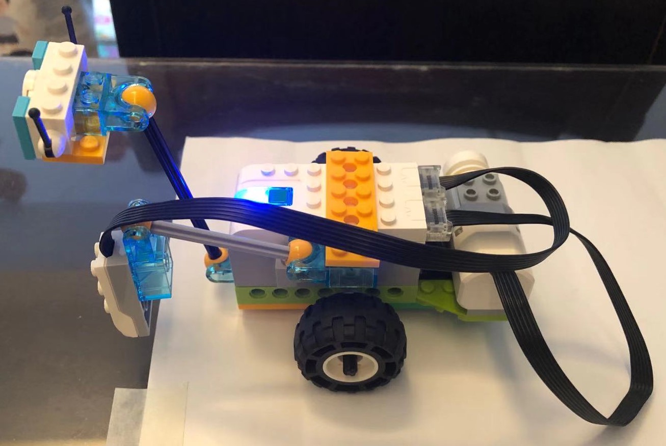 LEGO WeDo 2.0 model