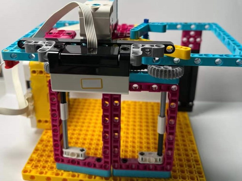 LEGO Spike Prime – Design an automatic door