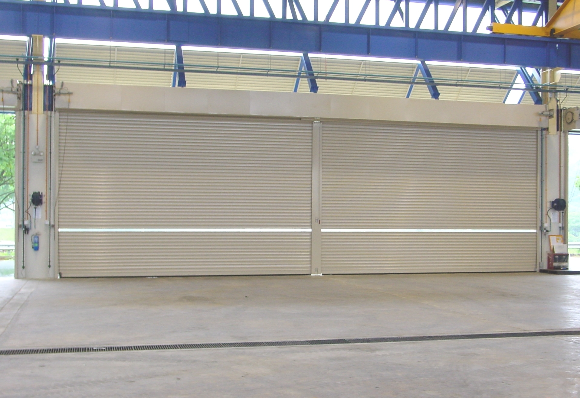 How to Install Steel Rolling Shutters? [PDF]