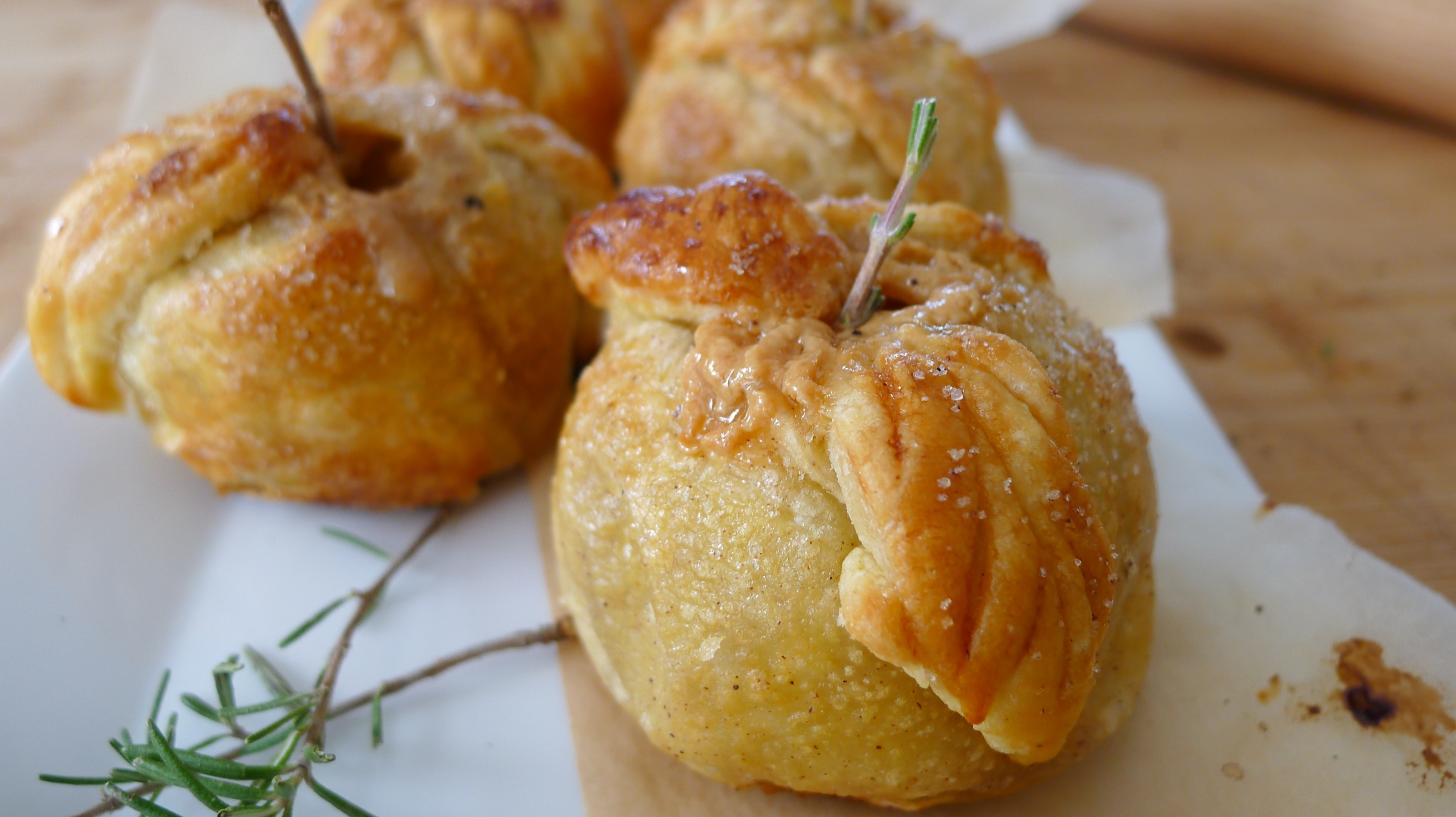Et Voilà...Caramel Lady Apple Pie