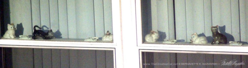 cat figurines