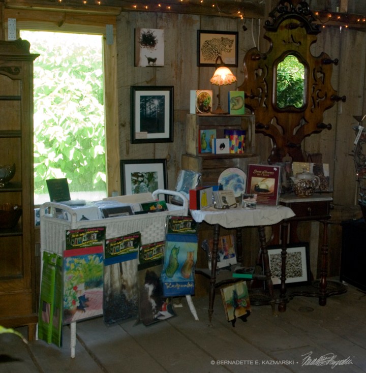 Display from one side.