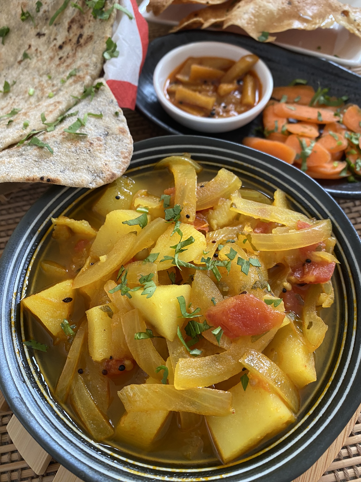 Kanda Batatyaaha Rassa -served with Naan