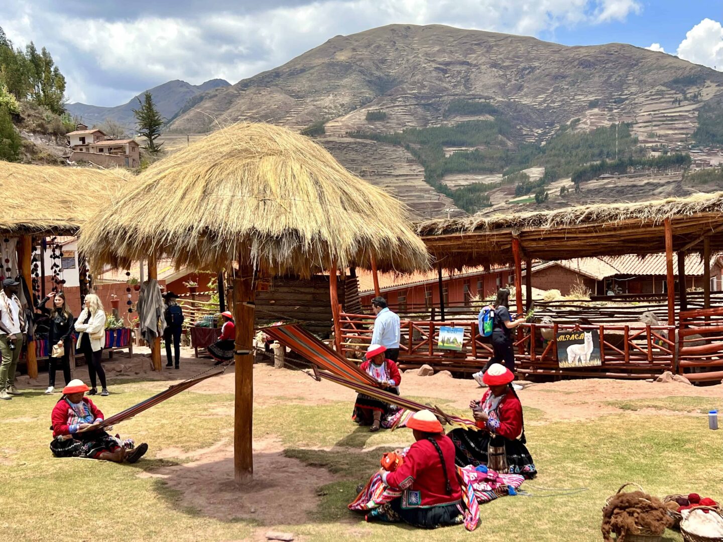 Ccaccaccollo community weaving