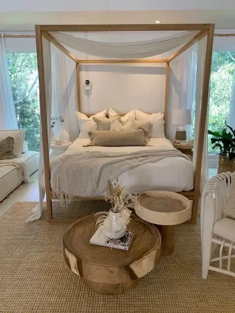 Coastal bedroom for married couple