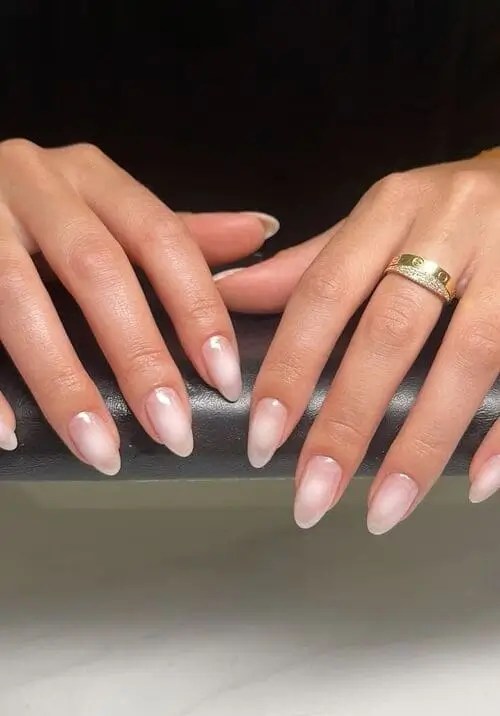 Neutral aura nails are a classy version of the aura nail trend for summer 2025