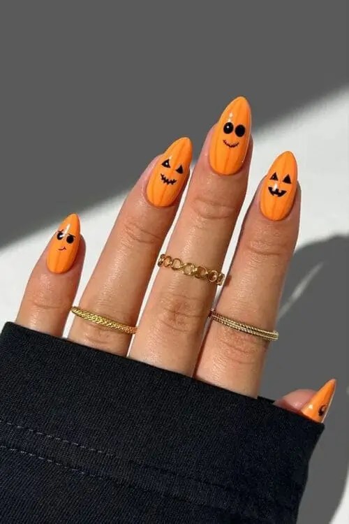 Cute jack-o-lantern nails are the perfect nail look for a cute and cozy halloween nail design