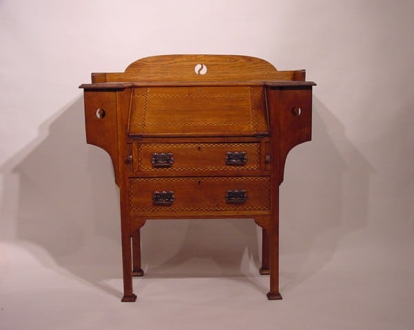 ARTS & CRAFTS DESK