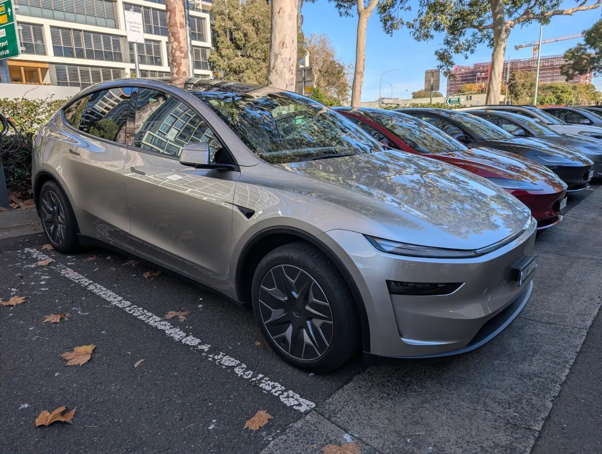 Tesla's Electric Vehicle Sales in Australia Surpass 8,000 in June (2026)