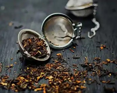 Loose leaf tea with a stainless steel strainer