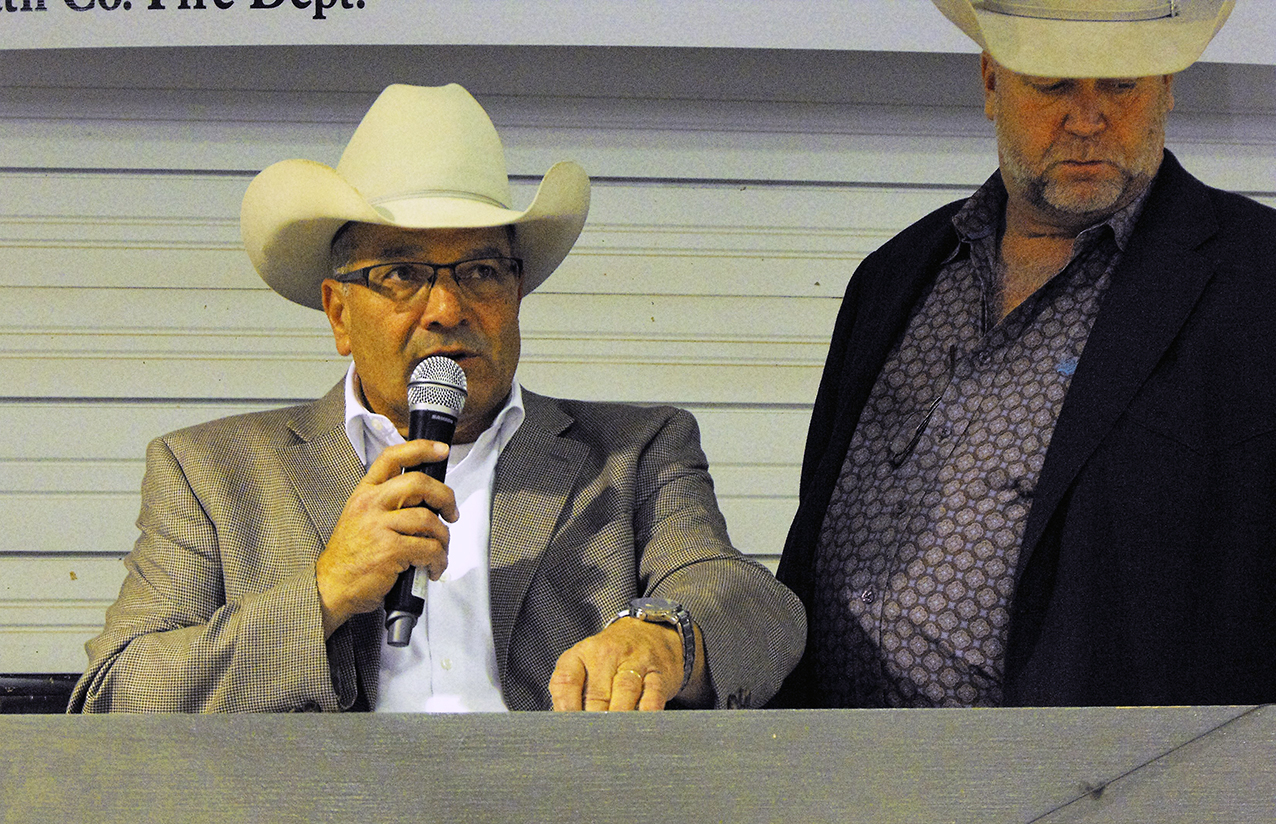 Show Auction Rusty Rose, Chairman of Sale Committee