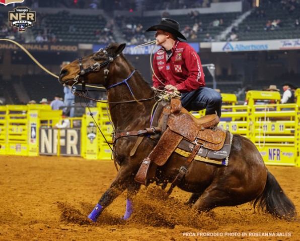 NFR ROUND ONE: Yates wins tie-down roping with  run – The Flash  Today || Erath County