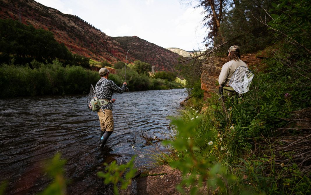 2 anglers fishing the bank 