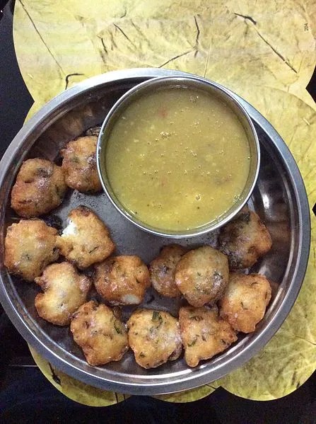 Street Food In Kolkata- 60 Things To Try, Where To Find It, And More 27 bara ghuguni street food in india