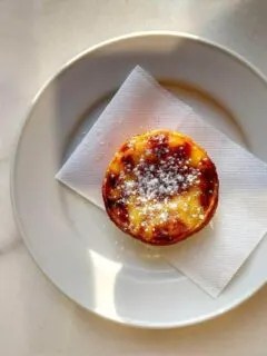 pastel de nata serving