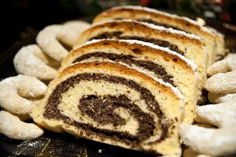 50 Delicious Balkan Desserts You Have To Try Before You Die 43 Makovnjaca