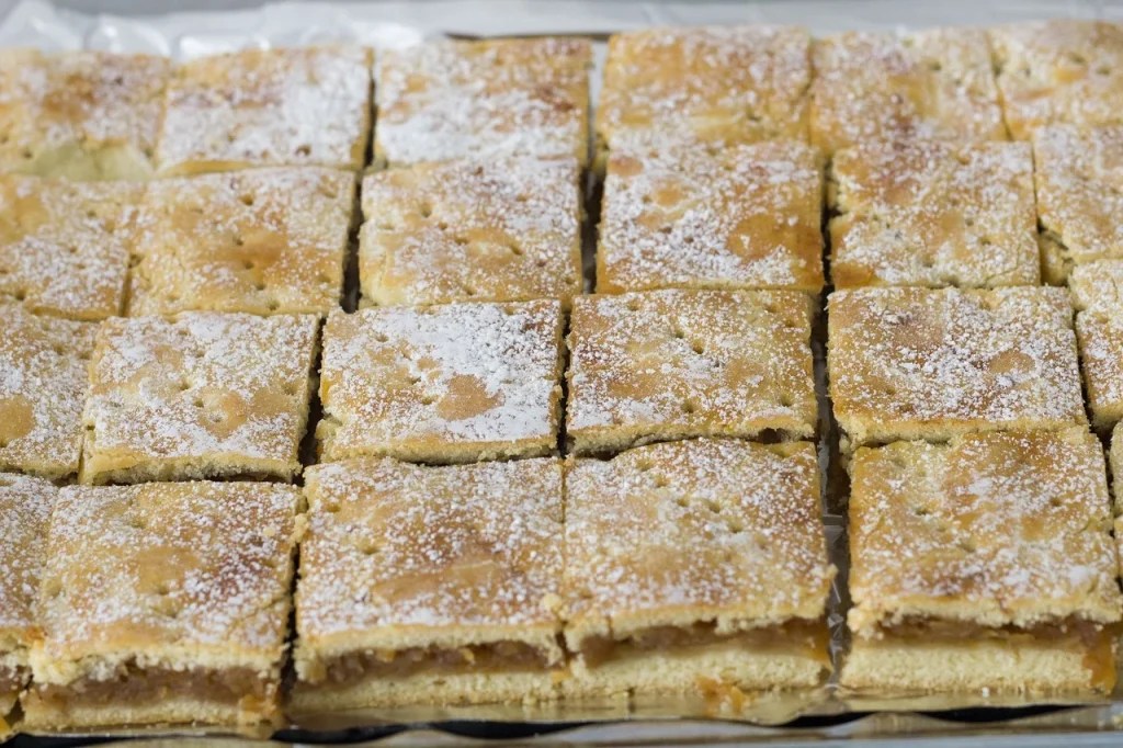 50 Delicious Balkan Desserts You Have To Try Before You Die 15 lazy apple pie