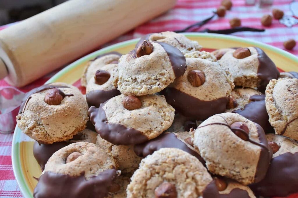 50 Delicious Balkan Desserts You Have To Try Before You Die 52 medenka balkan cookies