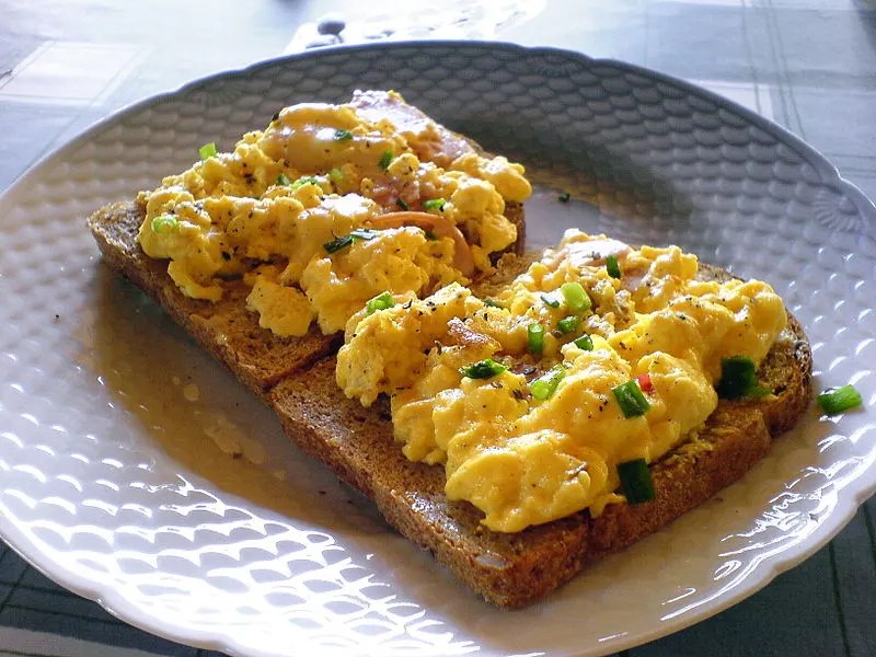 Street Food In Mumbai- What To Try And Where To Find It? 22 akuri toast street food in mumbai