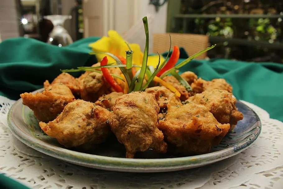 Street Food In Kolkata- 60 Things To Try, Where To Find It, And More 15 fish pakoda