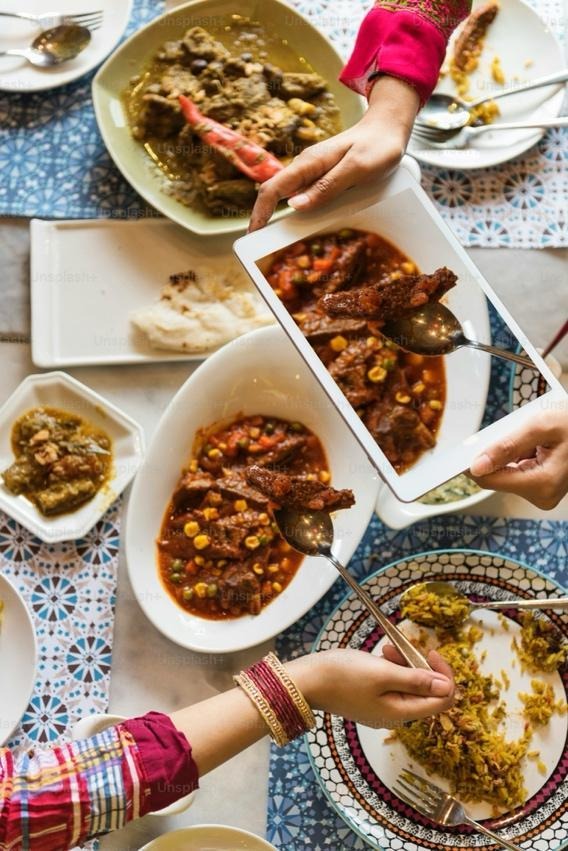 What to Eat in Dubai: 6 Authentic Dishes & Local Food Experiences 2 What to Eat in Dubai: 6 Authentic Dishes & Local Food Experiences 2