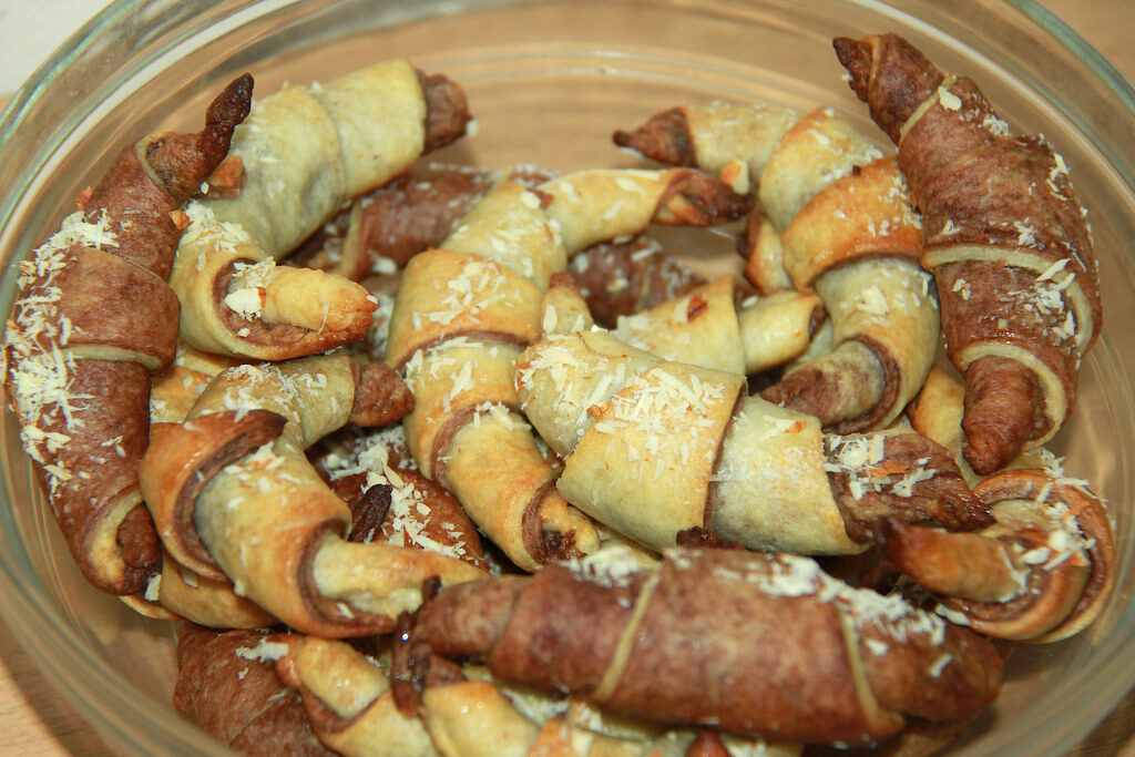 30 Delicious Romanian Desserts You Have To Try 14 cornulete