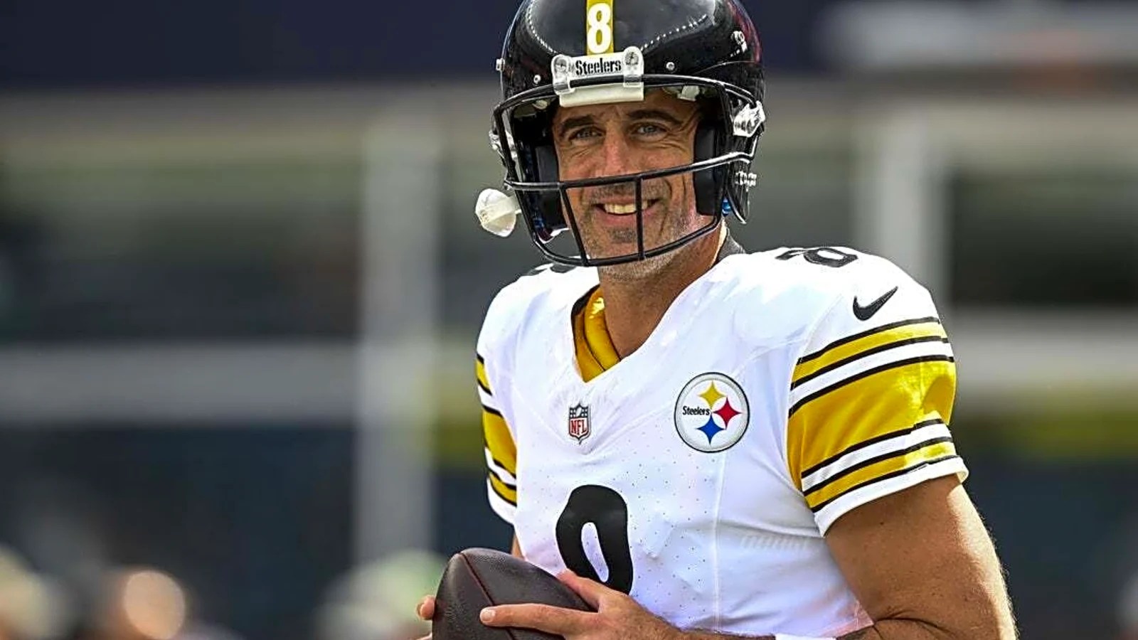 Steelers’ Aaron Rodgers Passes Brett Favre on TD List