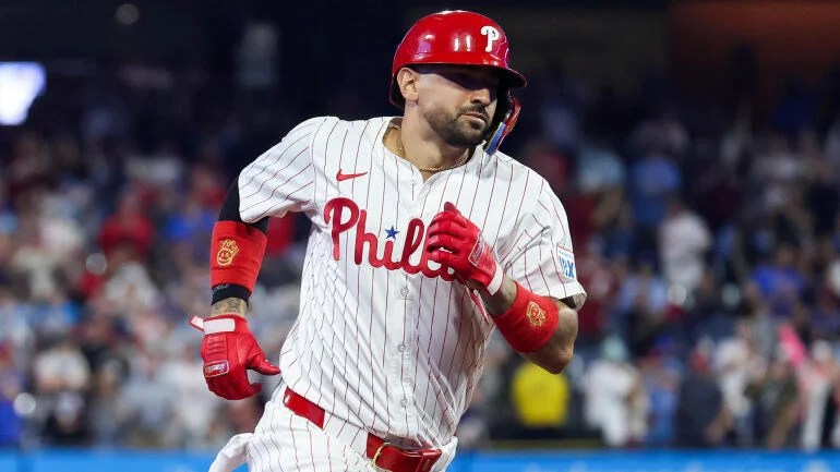 Padres Sign Nick Castellanos to One-Year Deal