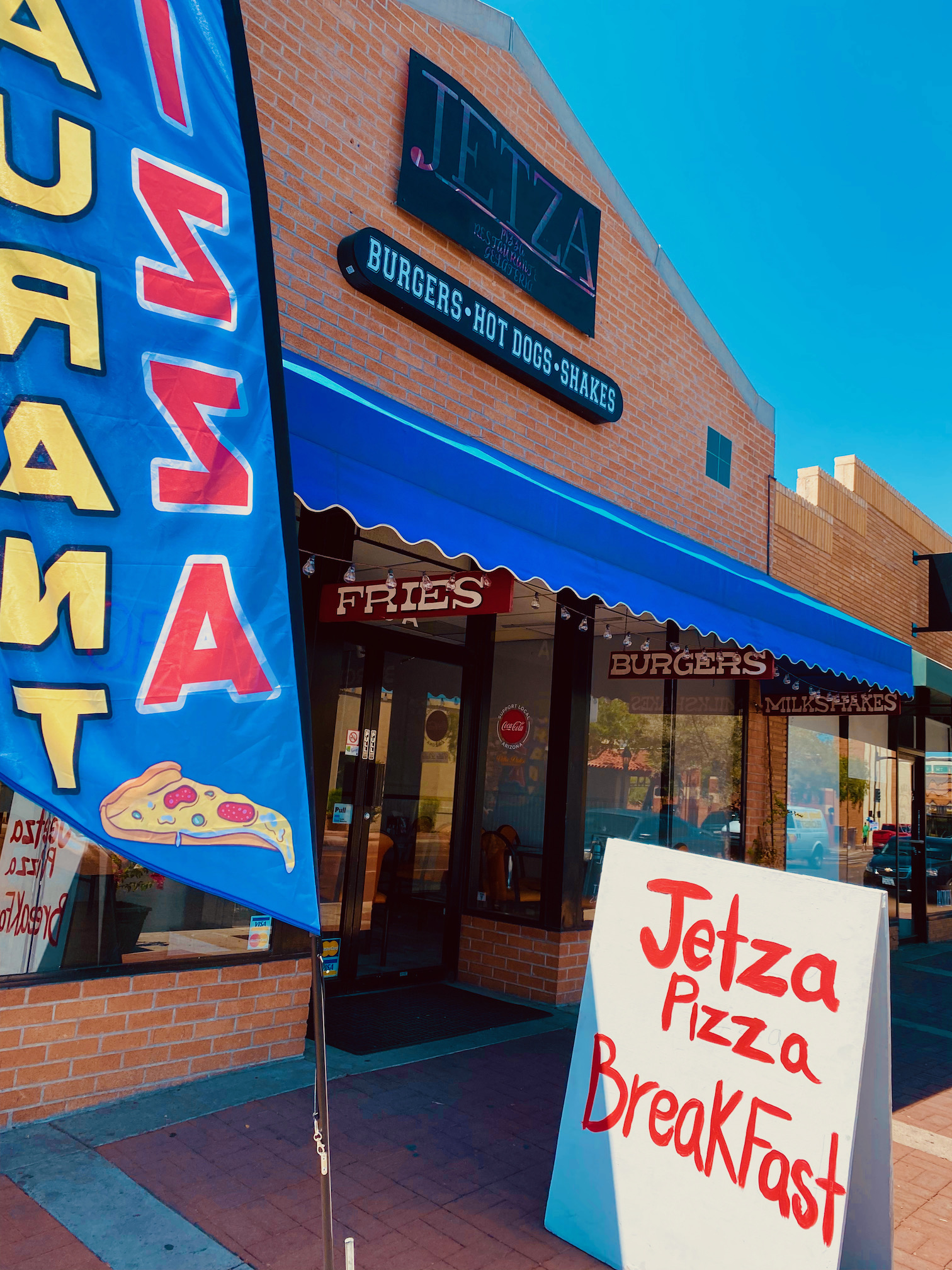 Jetza Pizza Restaurante Gelateria Glendale Az Tiny Italian Restaurant With A Great Big Menu Theforkingtruth