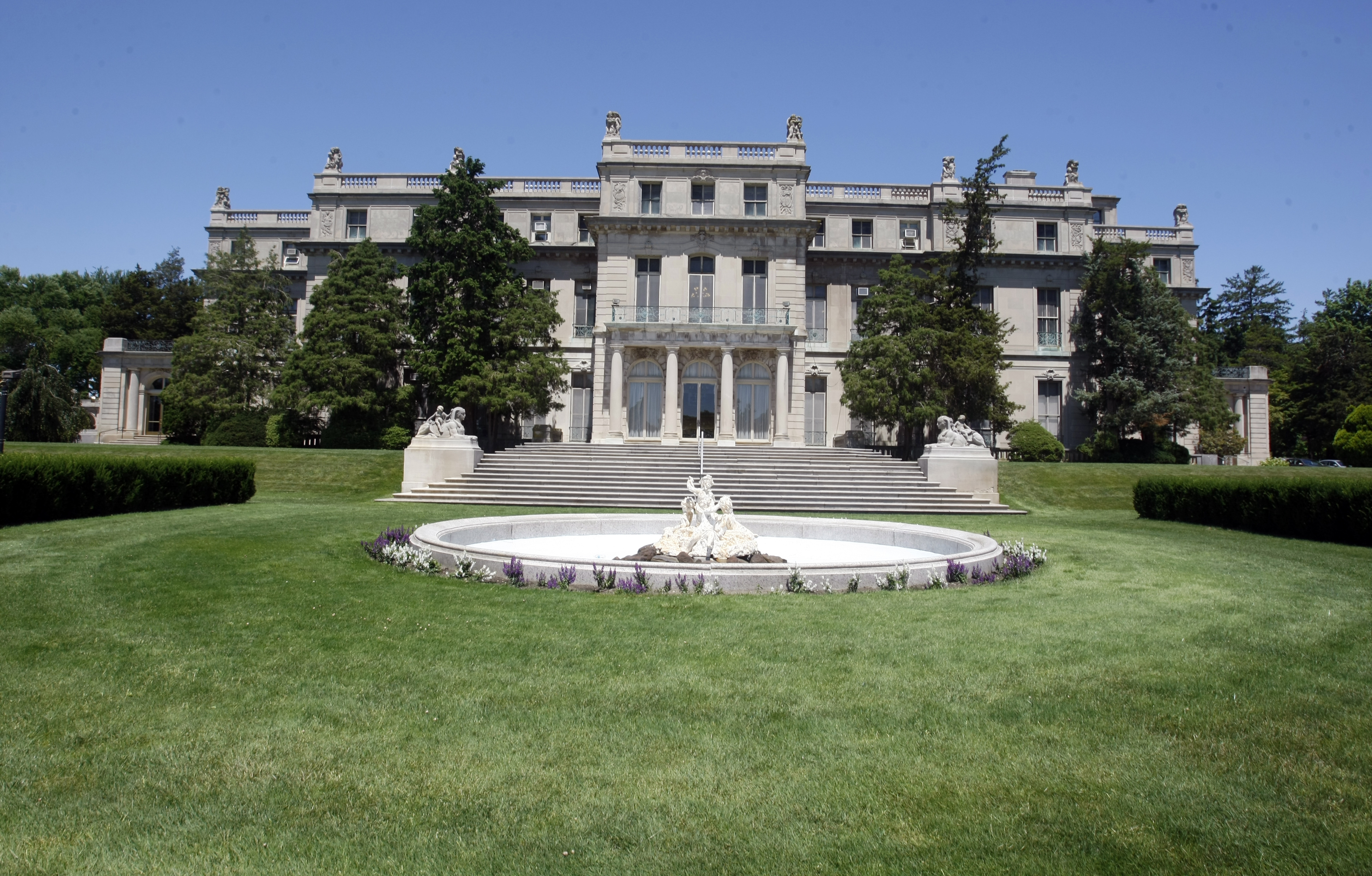 Monmouth University Hit With Over 300 Covid-19 Cases After ‘Super-Spreader’ Event