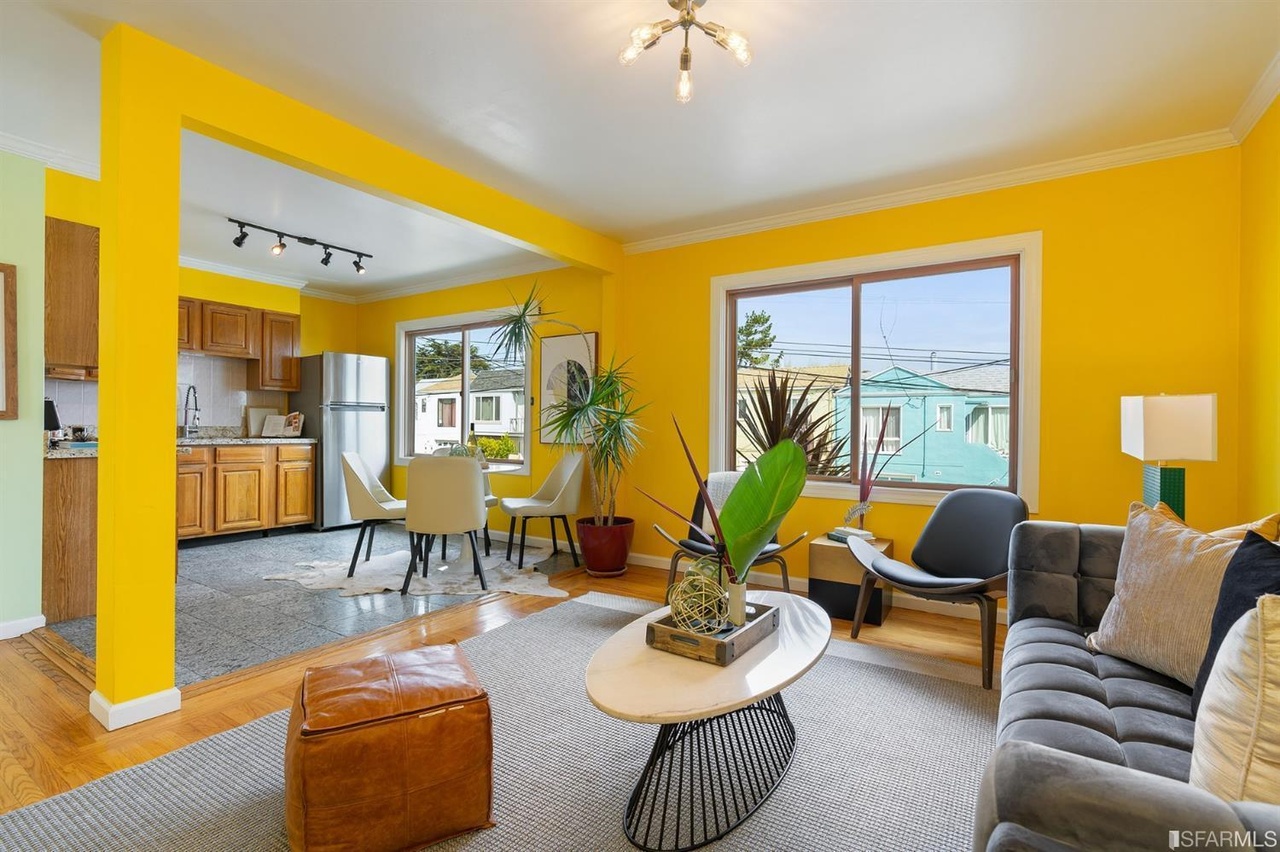 MultiChromatic Excelsior House Offers Solace From White Interiors