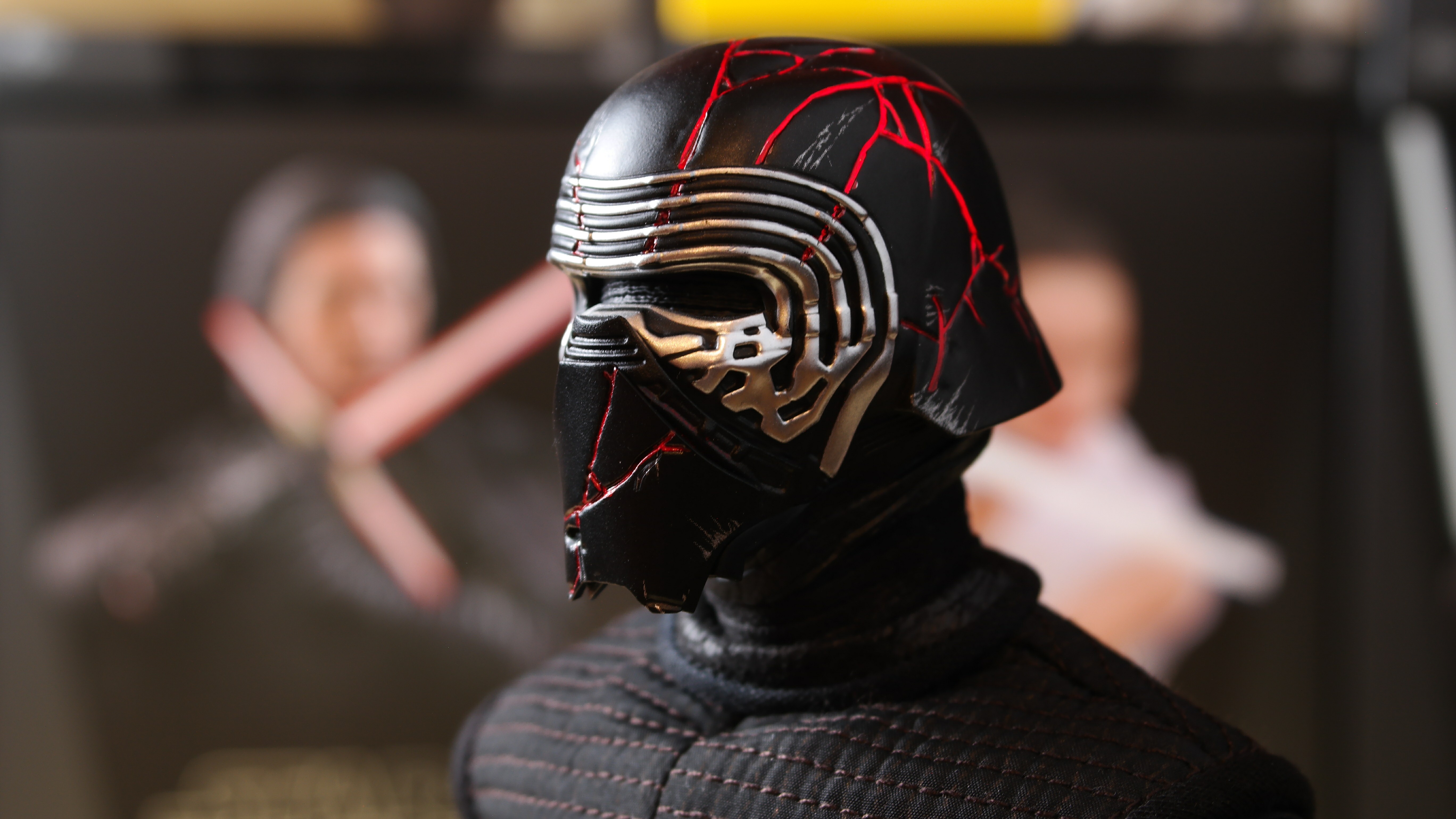 Hot Toys Kylo Ren (The Rise Of Skywalker)