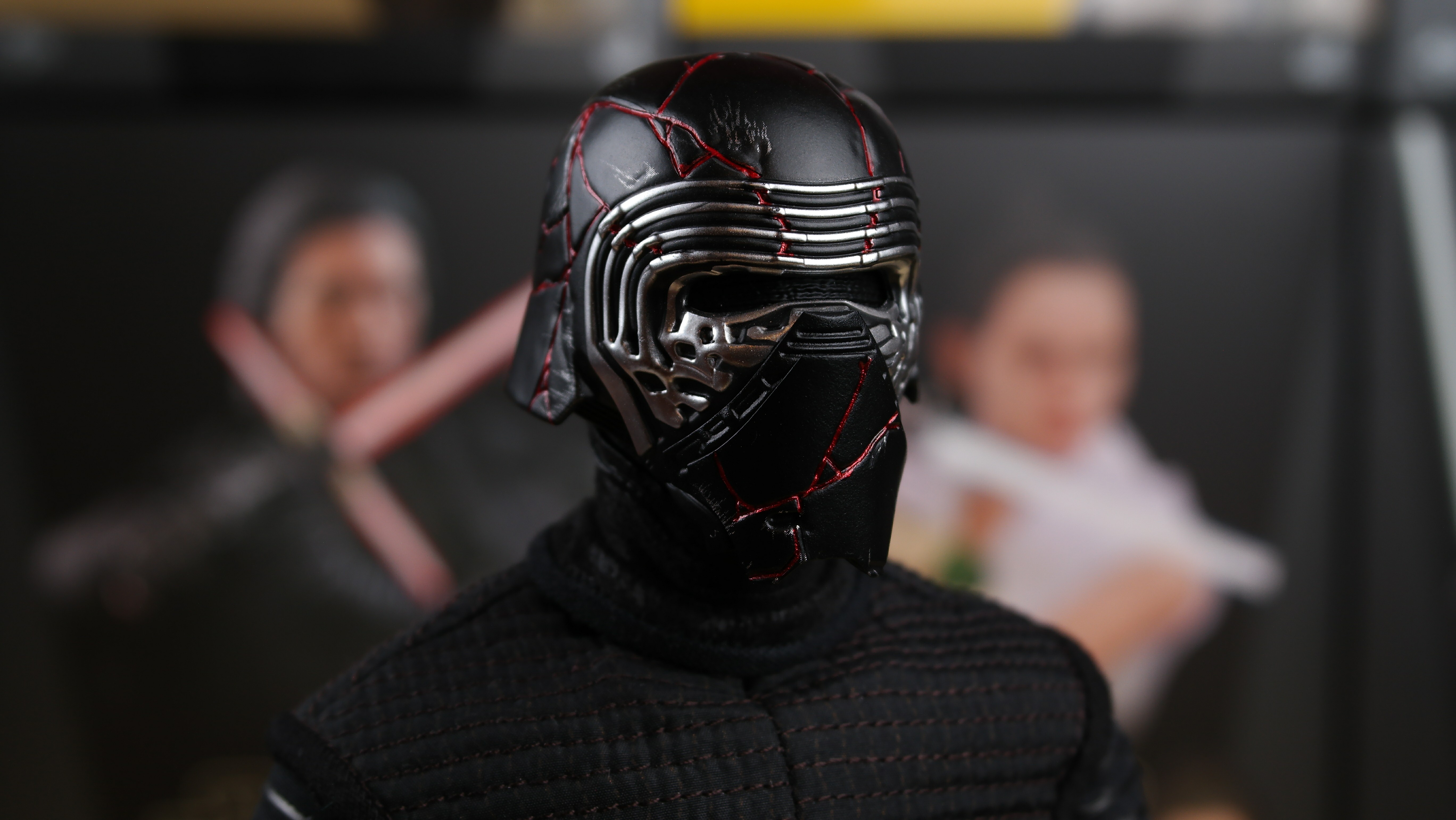 Hot Toys Kylo Ren (The Rise Of Skywalker)
