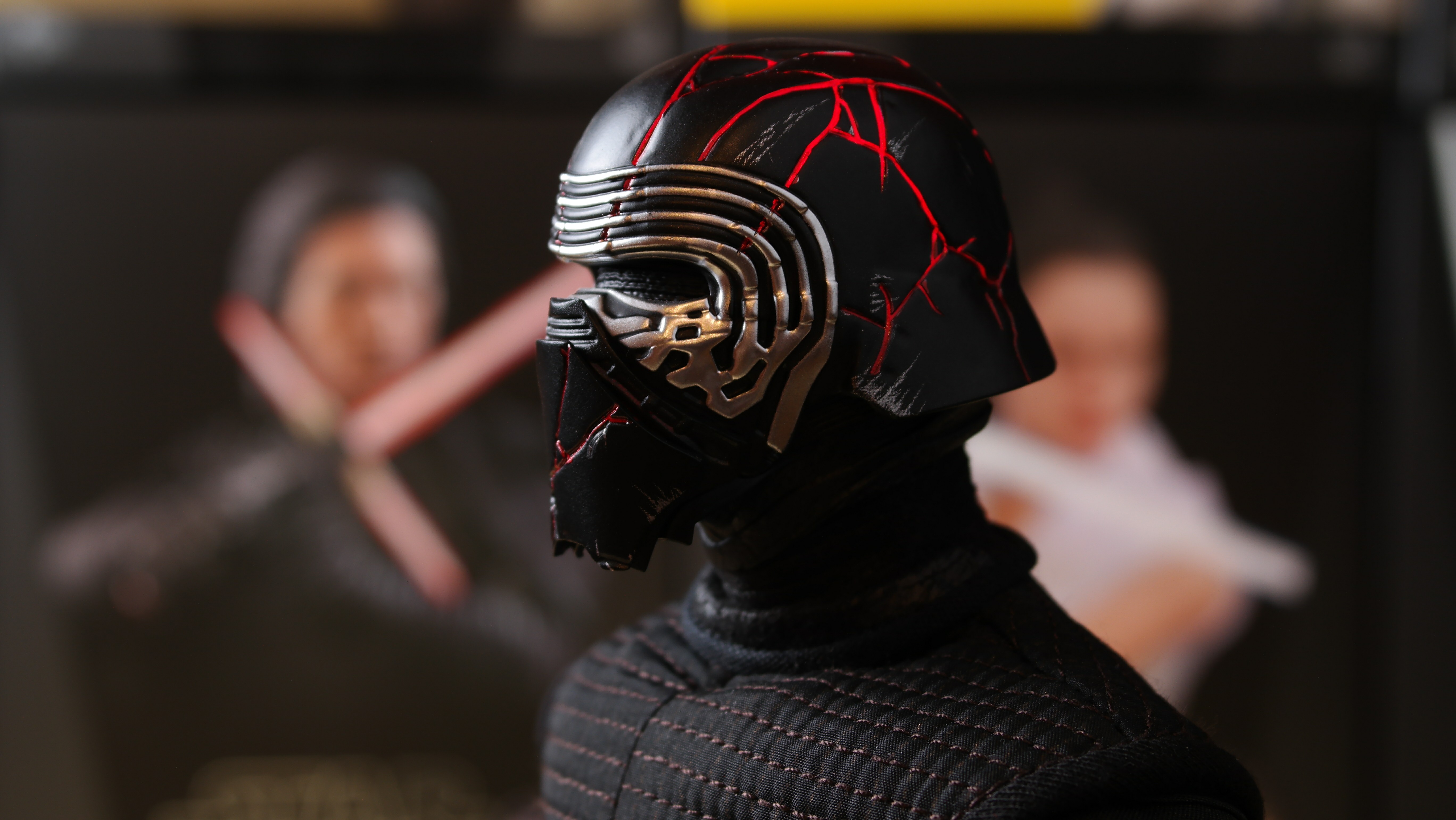 Hot Toys Kylo Ren (The Rise Of Skywalker)