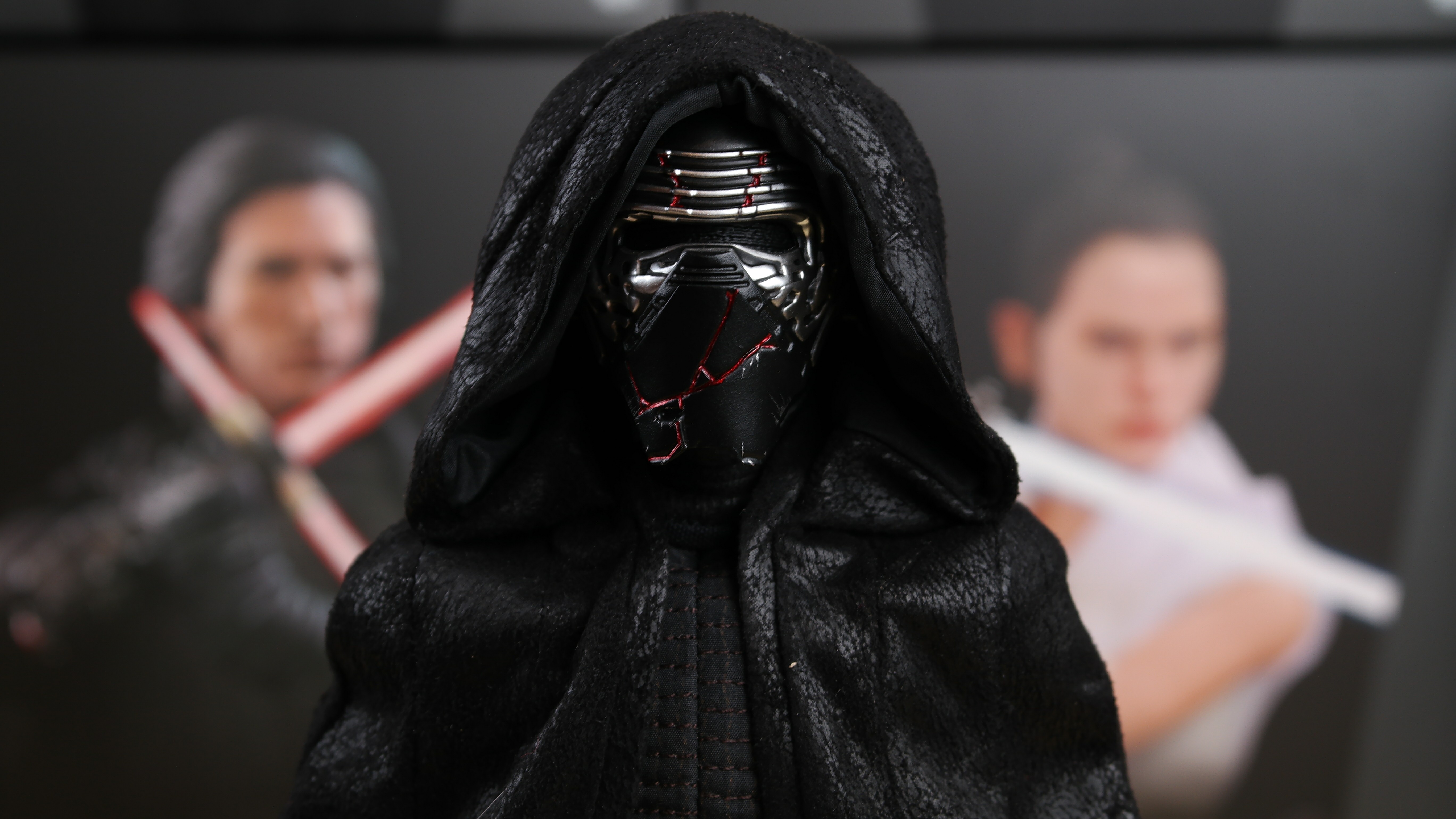 Hot Toys Kylo Ren (The Rise Of Skywalker)
