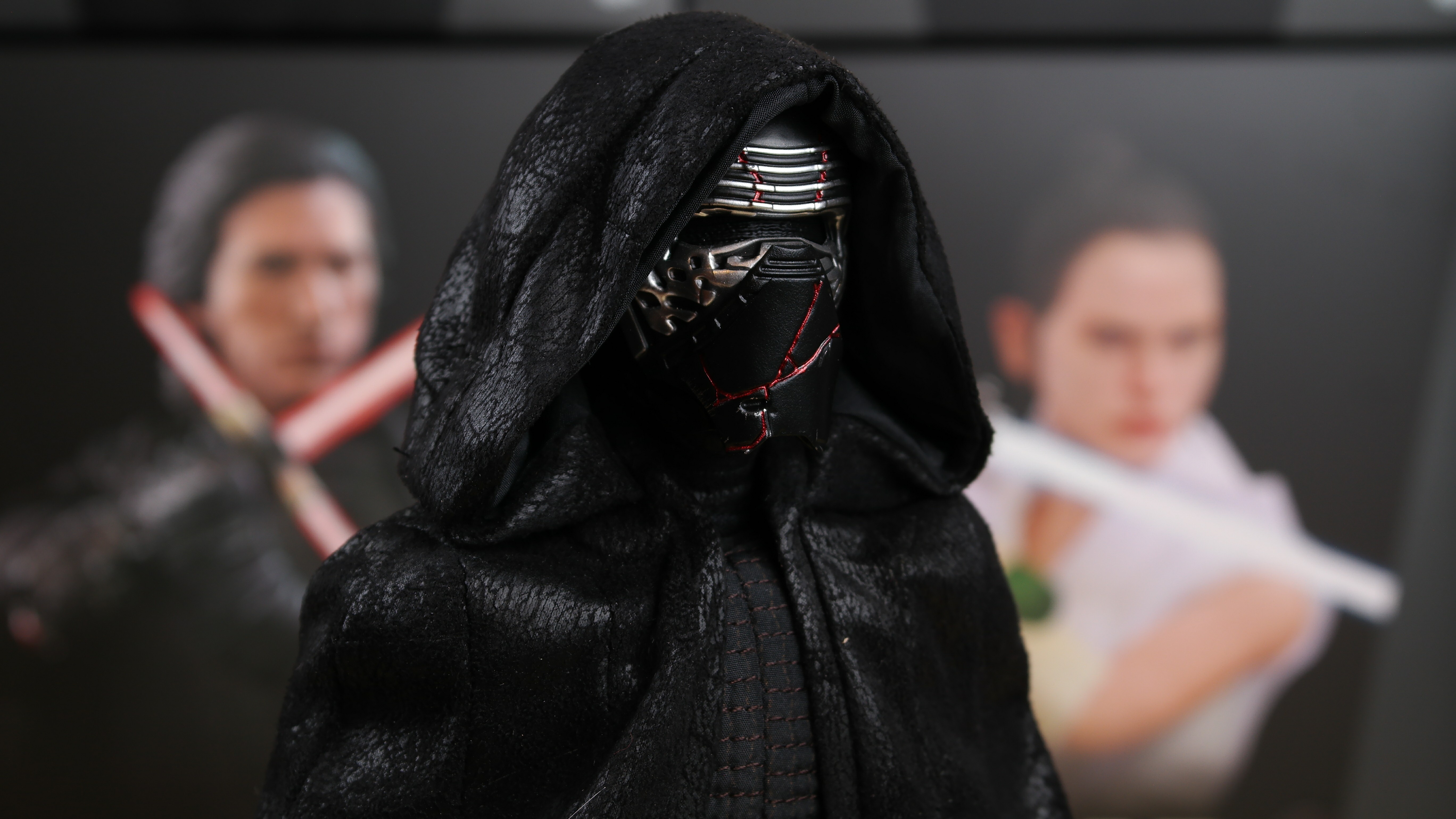 Hot Toys Kylo Ren (The Rise Of Skywalker)
