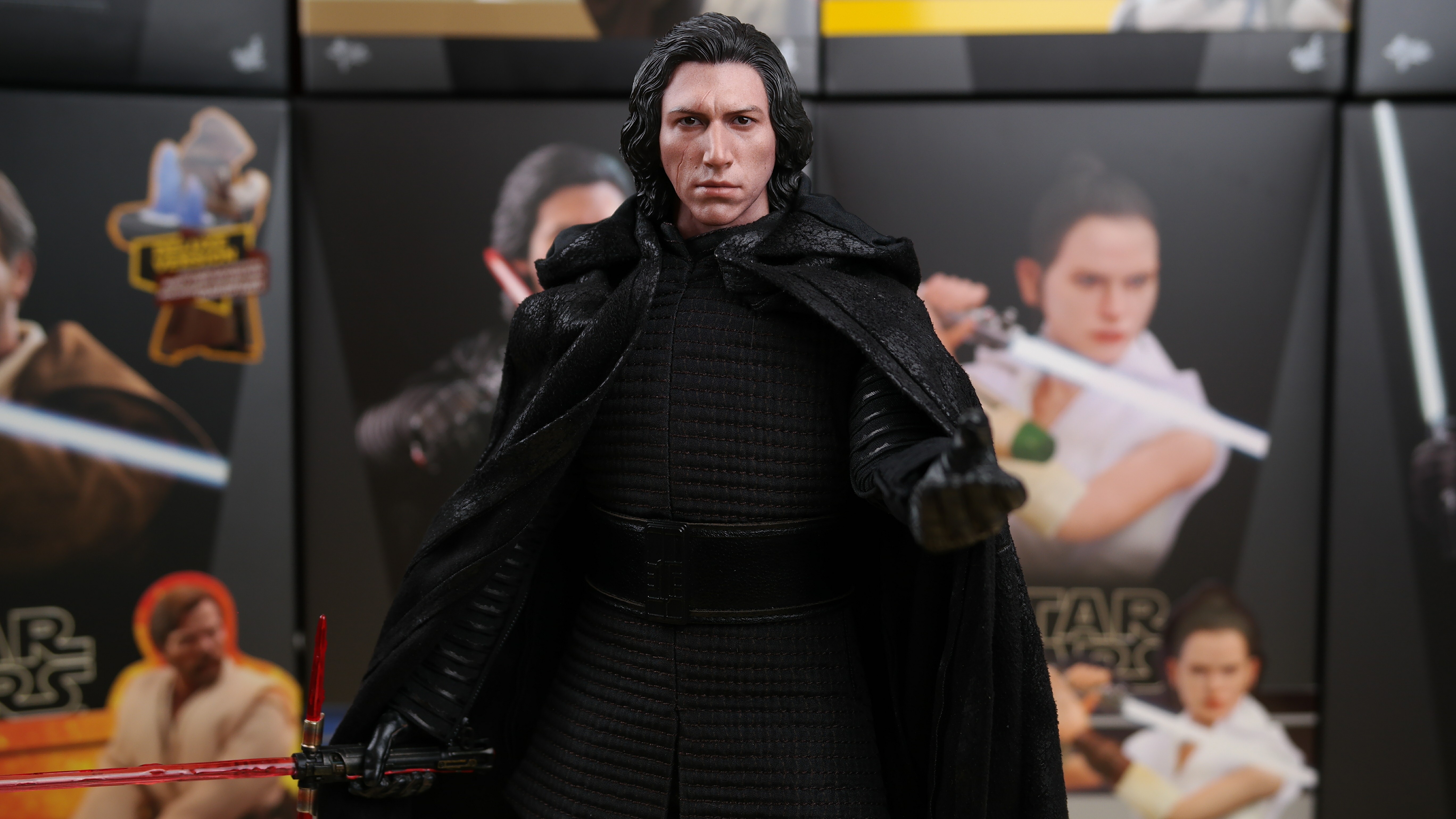 Hot Toys Kylo Ren (The Rise Of Skywalker)