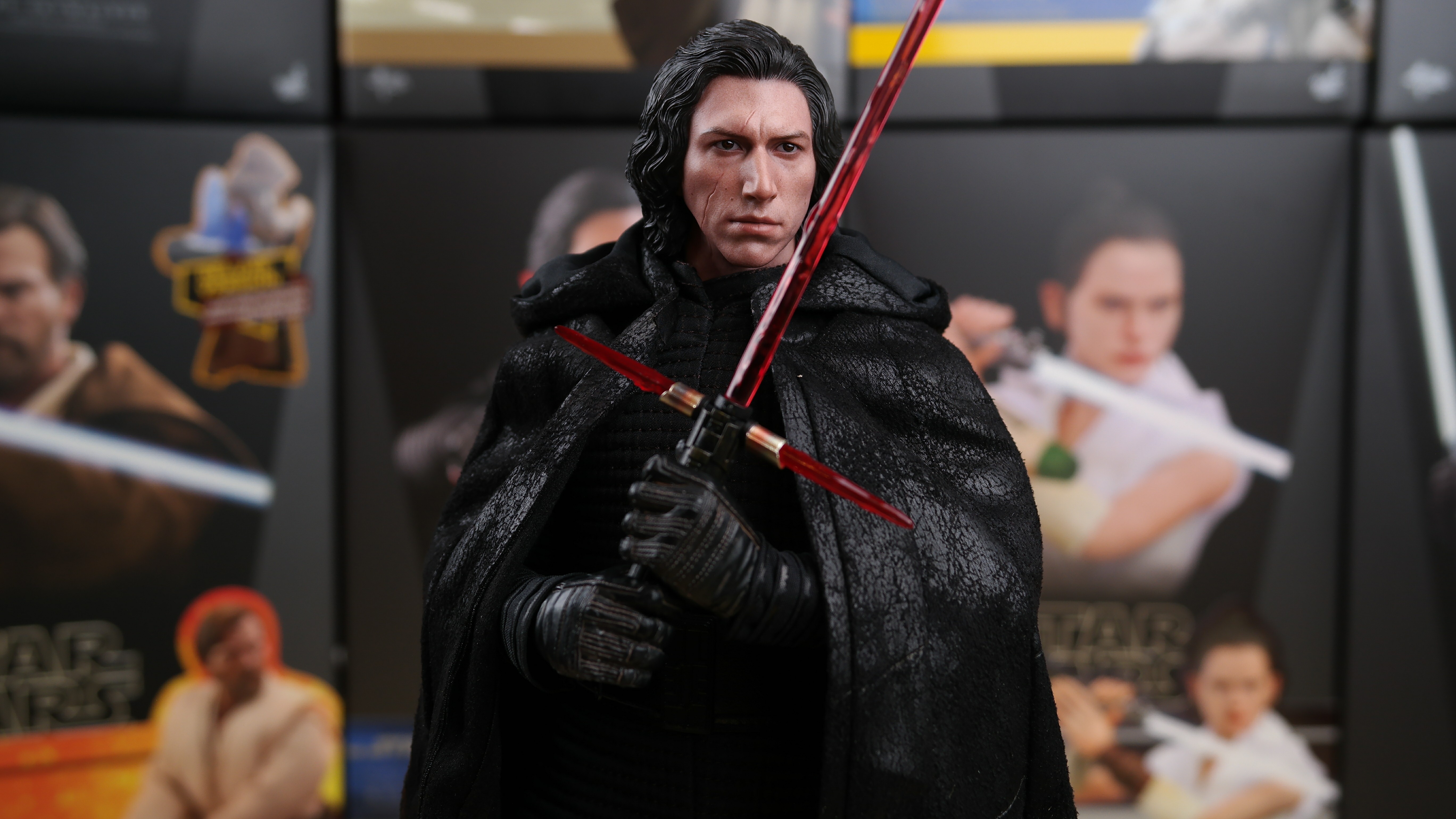 Hot Toys Kylo Ren (The Rise Of Skywalker)
