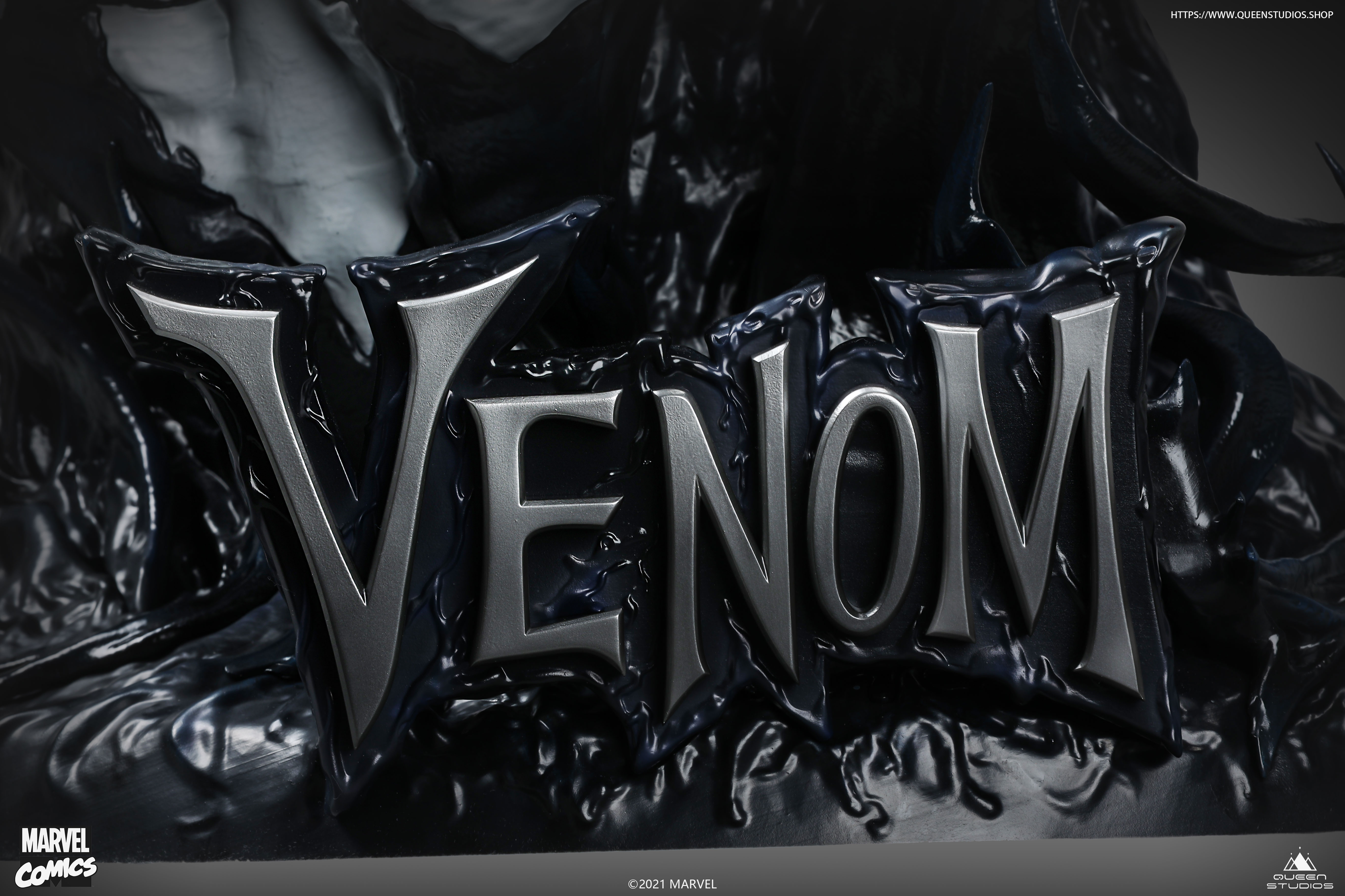 Queen Studios Venom Life Size Bust...(1)